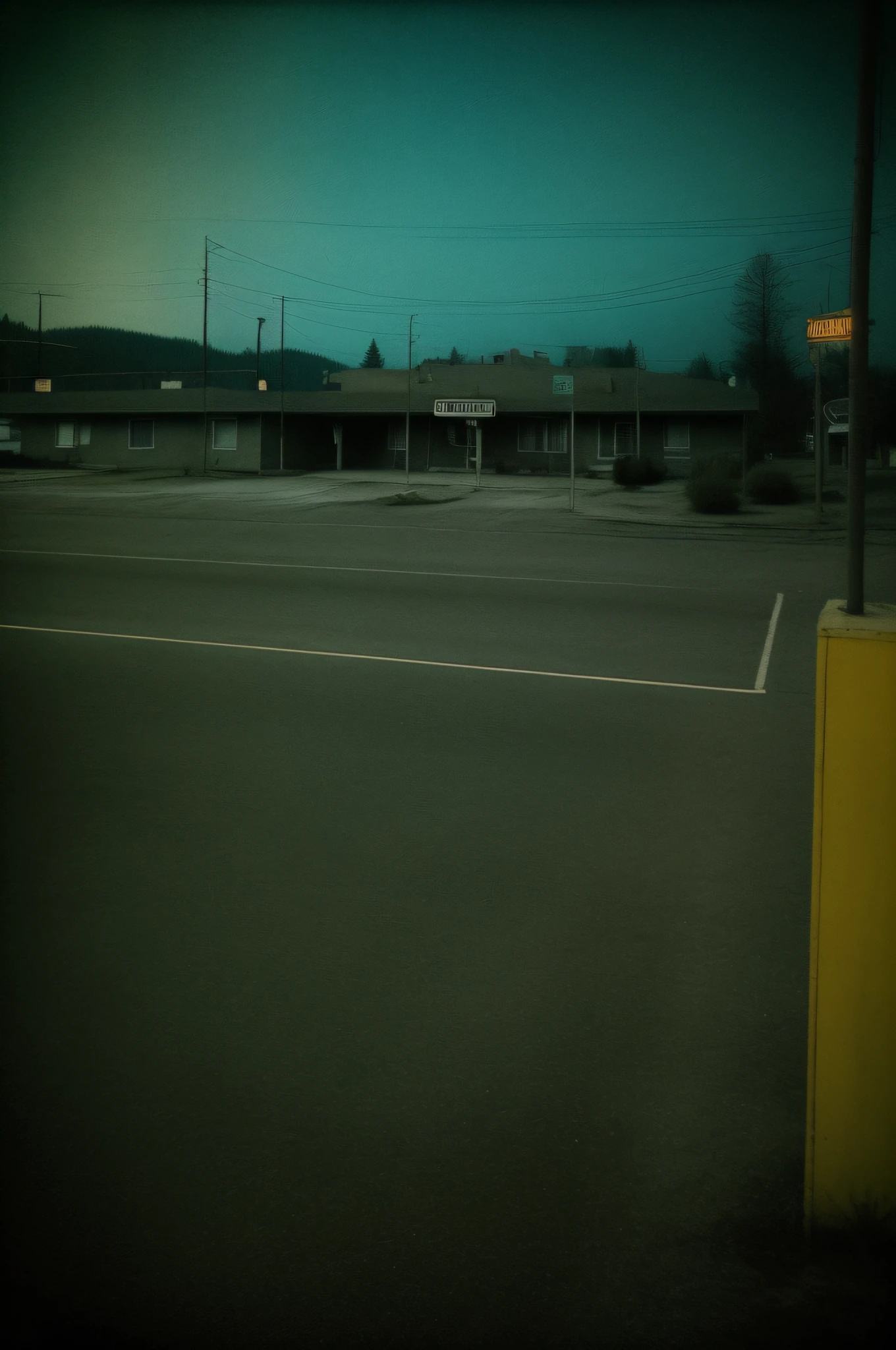 Nostalgic but unsettling photos、Images in a dream、uneasy、deep in the night、motel、Motel Area、unmanned、There are no people、Particle、Grainy photo、Film Touch、color photograph、horor、wide angles、wide-angle lens、