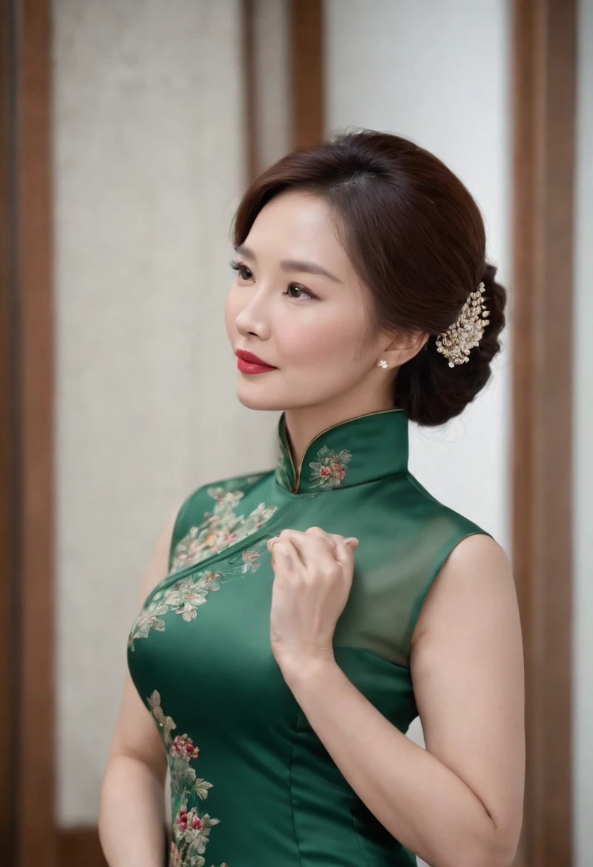 45 yers old,femele,Elegant feminine,Happy and charming, detail in face,There are fine wrinkles,Wear green close-fitting clothing,Traditional Chinese cheongsam(Intricate embroidery patterns),M cup,The chest contour is drooping,Gorgeous and elegant 47-year-old woman, Dark green close-fitting cheongsam,The background is blurred out