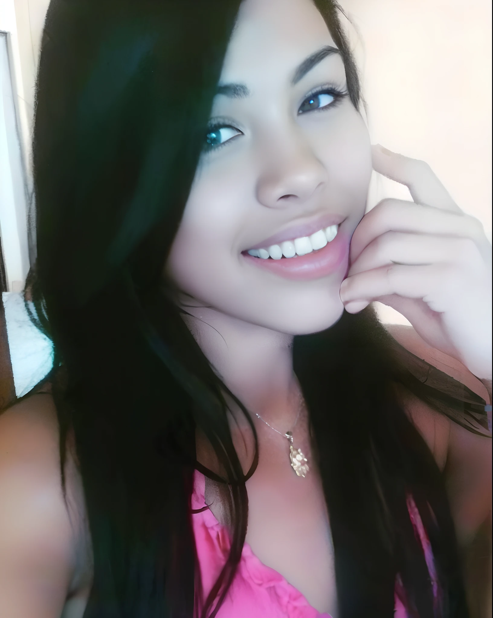 mulher arafed com longos cabelos pretos e um top rosa sorrindo, Mulher de 30 anos de Cuba, Parece Fabiula Nascimento, Alanis Guillen, Ayahausca, 3 0 anos de idade mulher, Mulher de 30 anos, 2 7 anos, imagem de perfil, foto vazada, 2 3 anos, Foto de perfil