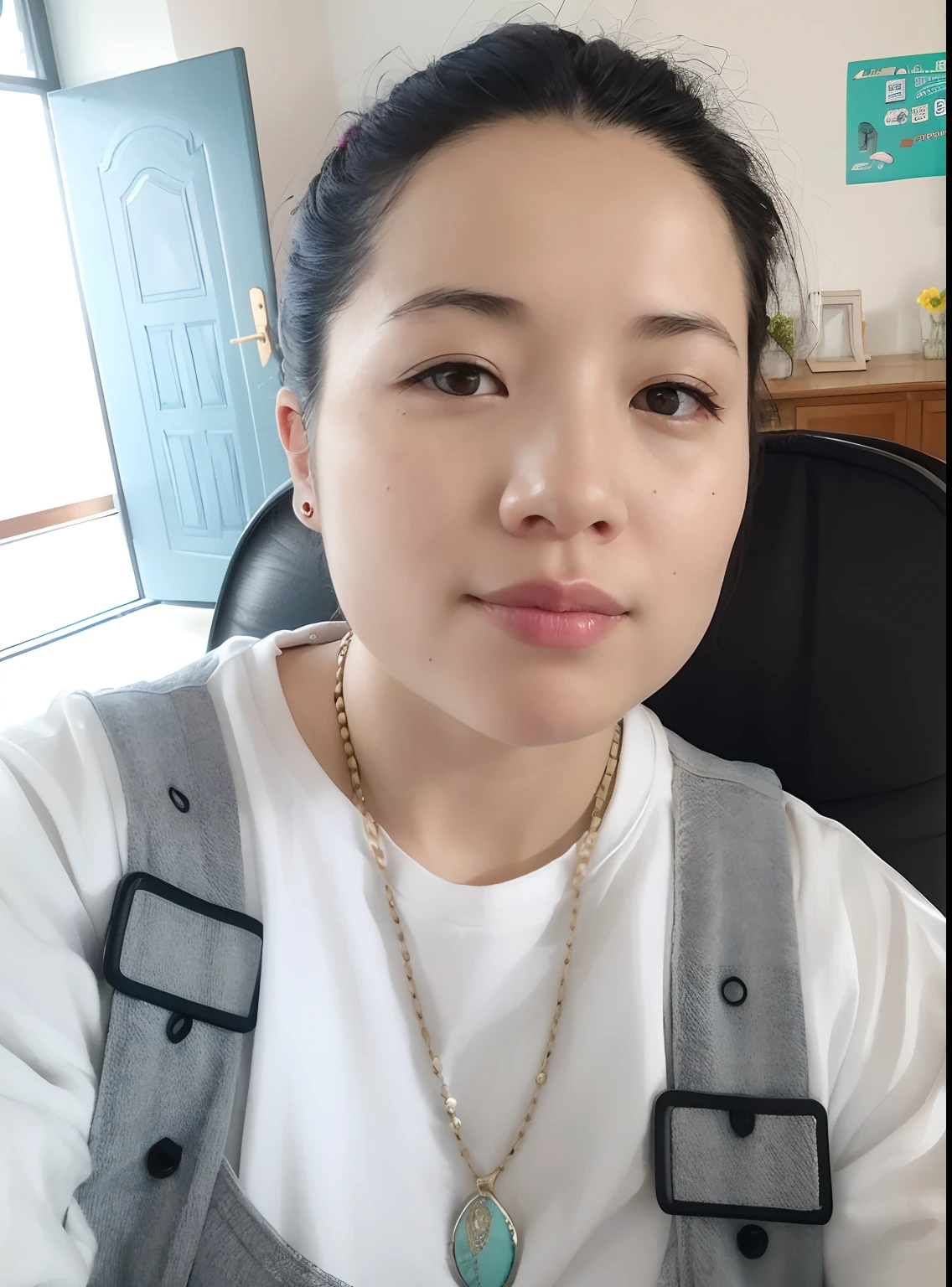 there is a woman sitting in a chair with a necklace on, 38 years old, 3 6 years old, 3 2 years old, xintong chen, 2 9 years old, 30 years old woman, 3 0 years old woman, 2 8 years old, 2 7 years old, zeng fanzh, (38 years old), 35 years old
