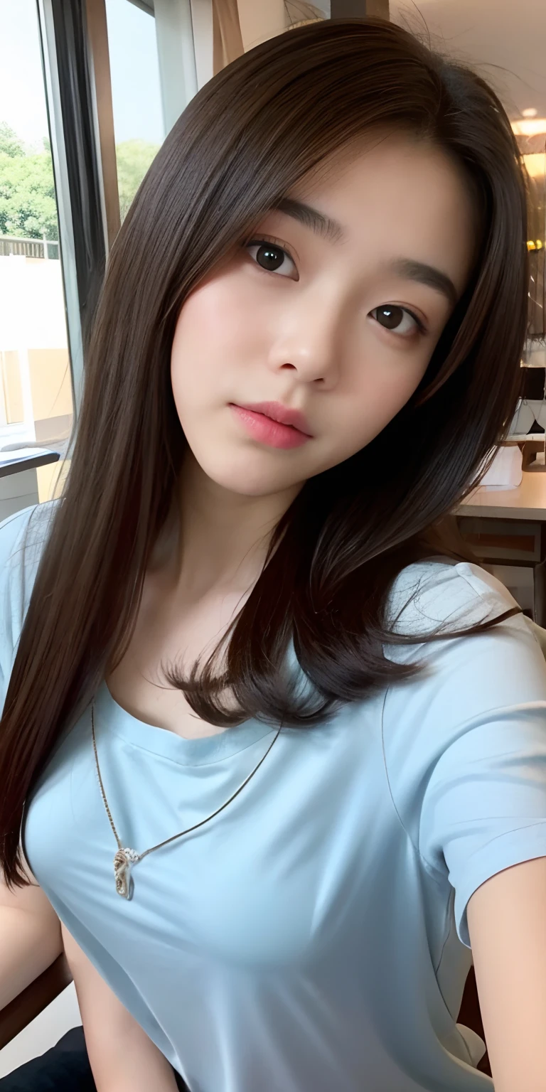 selfee、15 year old girl showing her breasts by slouching