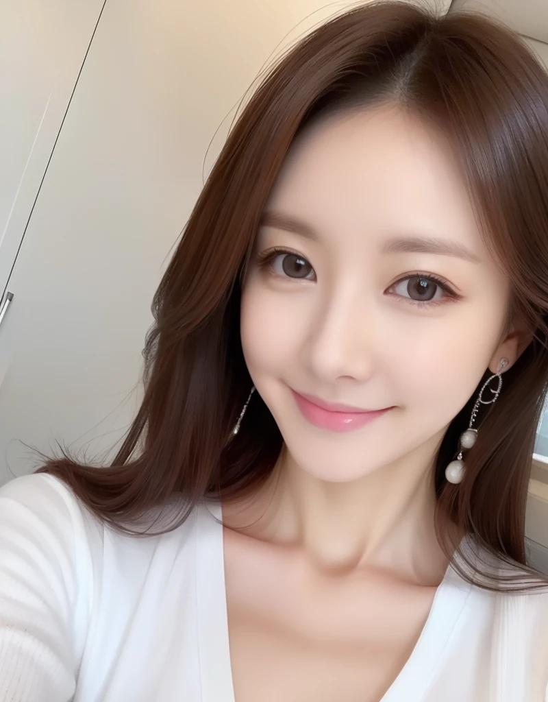 1womanl、clear white skin、kindly smile、