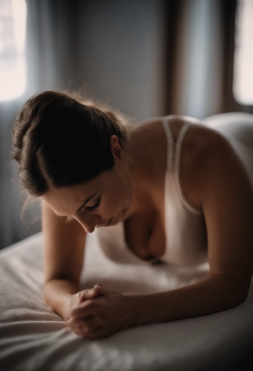 Woman receiving erotic massage, deitada, coberta, prazer sexual