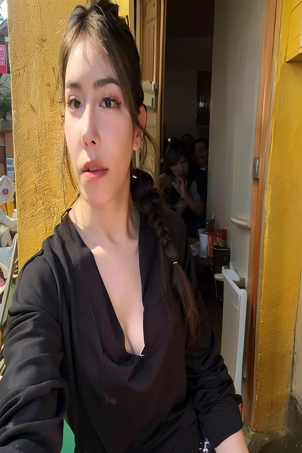 (Selfie, Vista superior: 1.4), (mitad recta del cuerpo: 1.4), RAW UHD portrait photo of a 24-year-old brunette (Mujer de ojos avellana) walking down a dark alleyway, 32B pechos,, La ciudad de Londres por la noche, (vestido), (escote), Detalles (Texturas! , cabello! , brillar, Color!!...