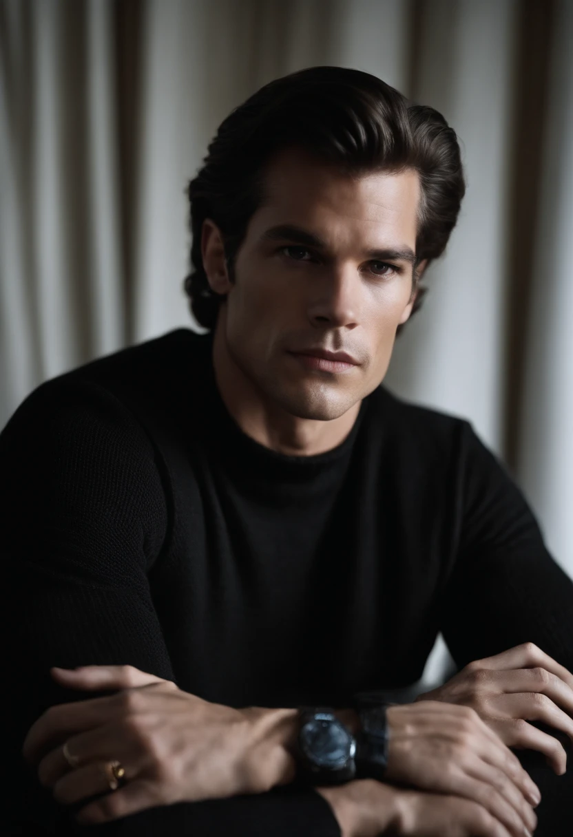 Um rapaz de 26 anos, sentado em uma poltrona em um quarto, He's wearing a turtleneck sweater, His eyebrows are thick and his eyes are dark looking at the viewer. sexy, foto sexy, alta qualidade, cicatrizes detalhadas. Ele tem o rosto semelhante ao de Timothy Olyphant de 2002