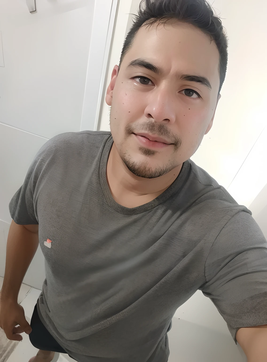 Homem de Arafed tirando uma selfie em um espelho de banheiro, Fotografia selfie 8k, 2 7 anos, 2 8 anos, 2 9 anos, andres rios, 3 2 anos, Homem de 4 0 anos, selfie de um homem, 2 3 anos, imagem frontal, (38 anos), 38 anos, sem barba