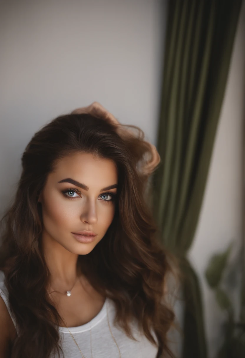 Arafed woman with a white tank top and necklace, fille sexy aux yeux verts, Portrait Sophie Mudd, cheveux bruns et grands yeux, selfie of a young woman, Yeux de chambre, Violet Myers, sans maquillage, maquillage naturel, looking straight at camera, Visage avec Artgram, Maquillage subtil, stunning closeupheadshot, piercing green eyes