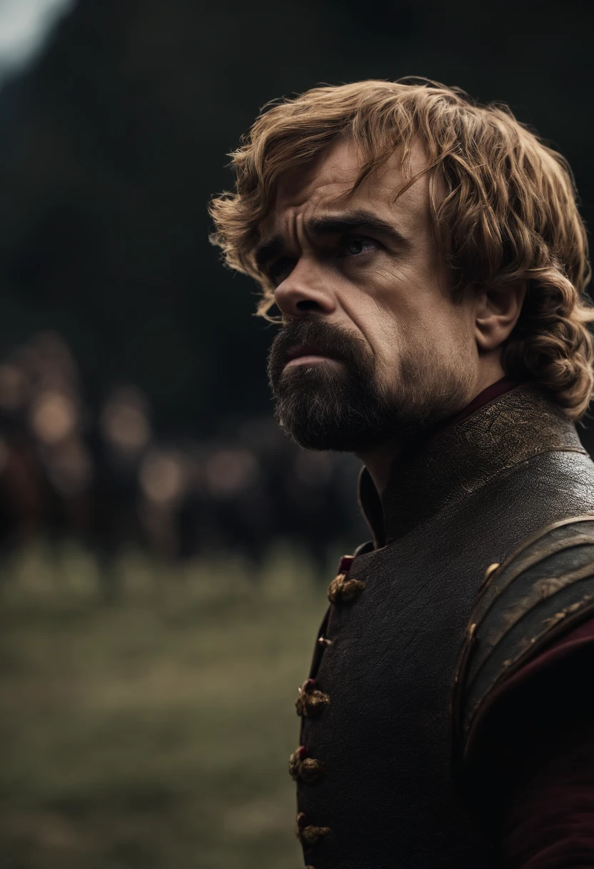 Tyrion Lannister sentado, olhando para frente e conversando com o o bservador