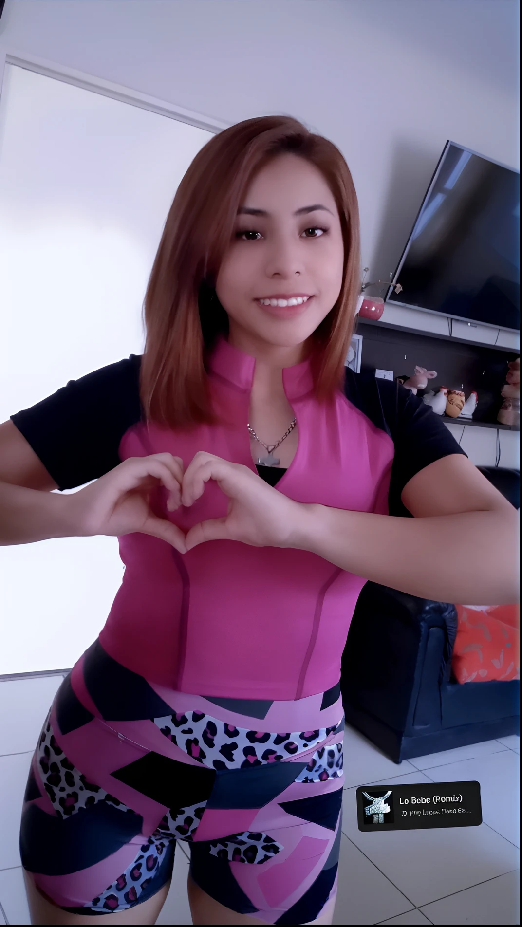 There is a woman making a heart with her hands, lorena avarez, Julia Fuentes, Karla Ortiz, alanis guillen, Cindy Avelino,, Cottagecore!! Cuerpo fitness, Imagen filtrada, fernanda suarez, Pokimane, cuerpo rosado, latina, ungine real, Linda chica desnuda