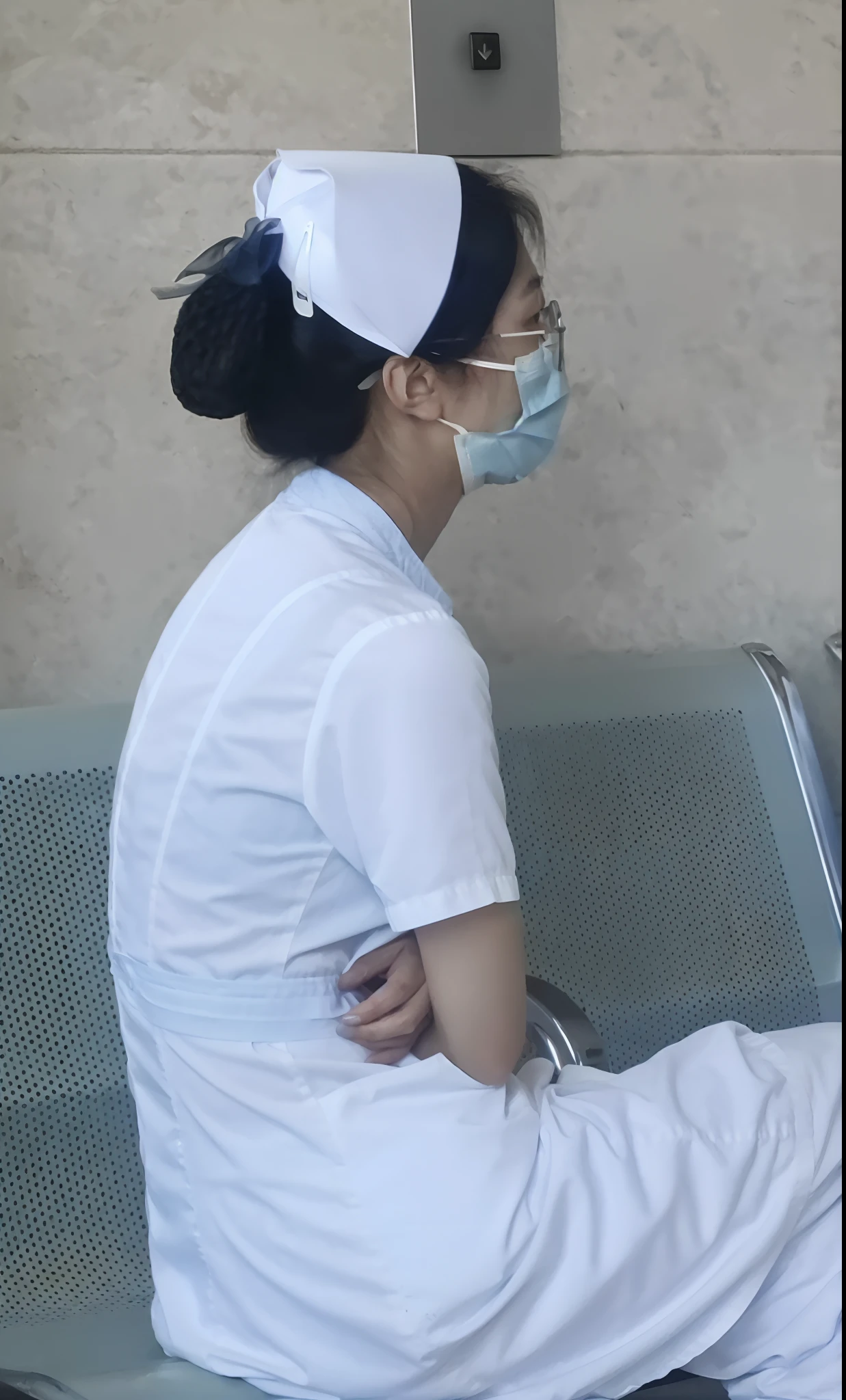 Woman in white frosted suit sitting on bench wearing mask, Wearing a white nurse's uniform, healthcare worker, Wear a nurse's uniform in the hospital, Sit tight, Sit in the waiting room, Portrait of a nurse on a stool, Beautiful nurse, resting after a hard mission, BREAK BREAK BREAK, woman is sitting, doctor, resting after a hard fight