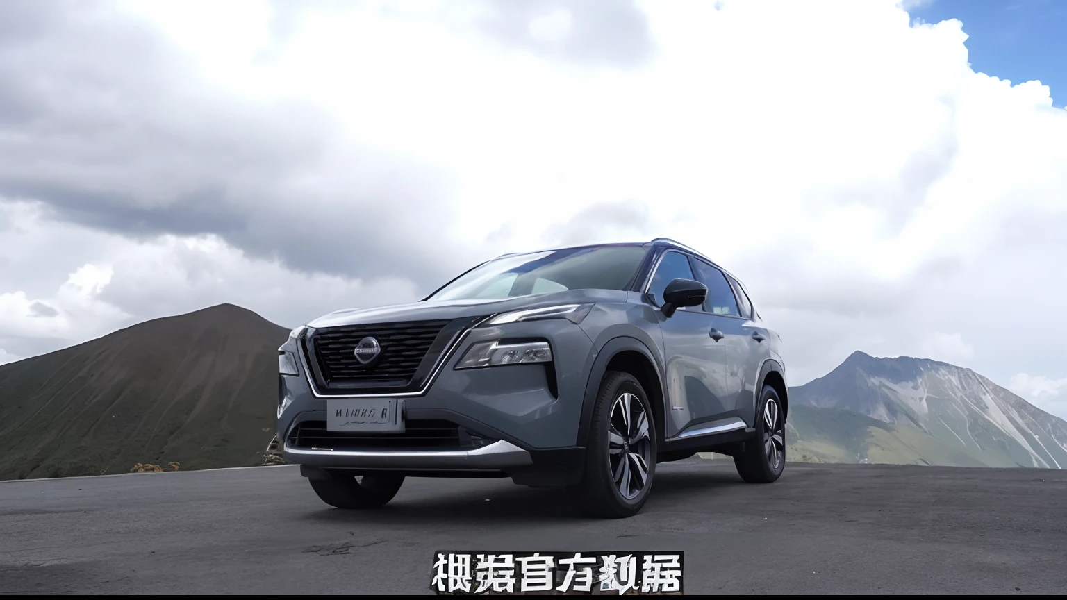 A silver Nissan SUV parked on a mountain road, Wang Chen, Chiba Yuda, 🤬 🤮 💕 🎀, trailer park, 2023, 2 0 2 3,