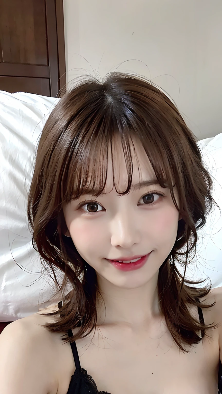 (8k、RAW Photos、Highest quality、masterpiece:1.2)、((night、Dark Room、Japanese-style room:1.5))、((naked、kimono、Nipples、Muscular、Gaze Here、Relaxed facial expression、Caramel colored hair、Tying up hair:1.3))、(Realistic、Realistic)、1 person、(pubic hair、On the bed)、cute、smile