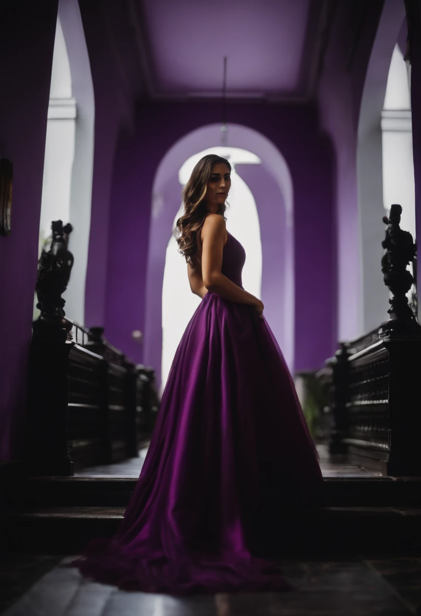 Garota, cor parda, cabelos castanhos, vestido longo roxo, olhar carinhoso,