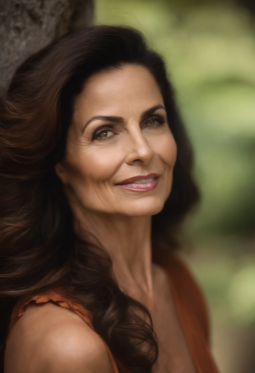 There is a woman with brown hair, de costa para a foto, com cabelos pretos, mulher de 50 anos do Brasil, na menopausa, triste