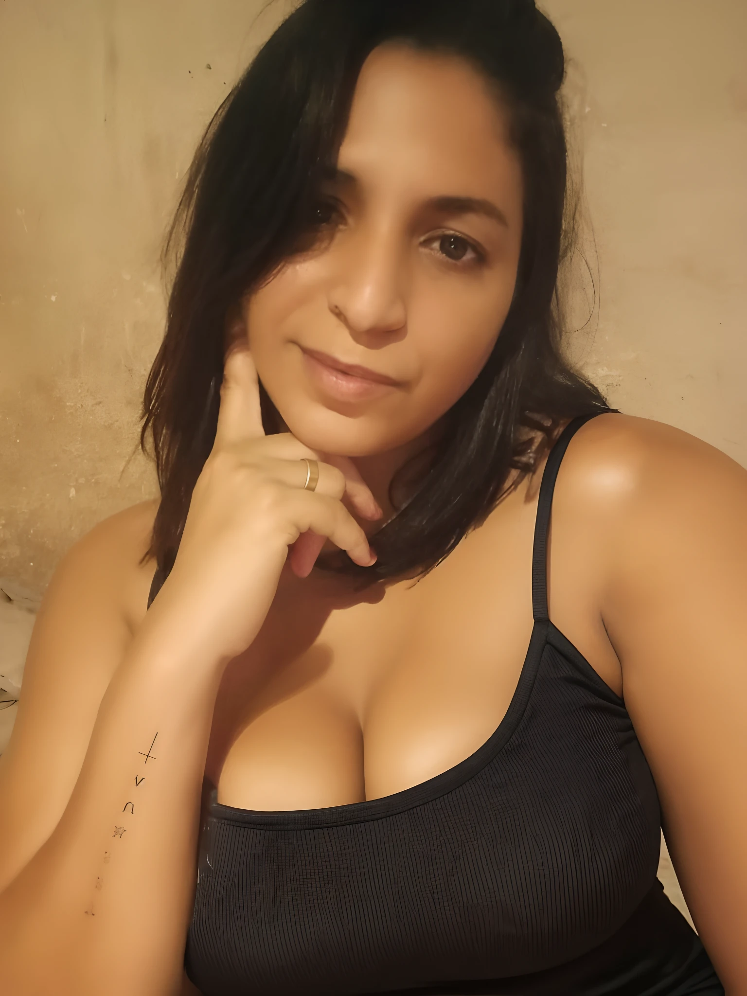 Seios bonitos, decote, blusa preta bonita
