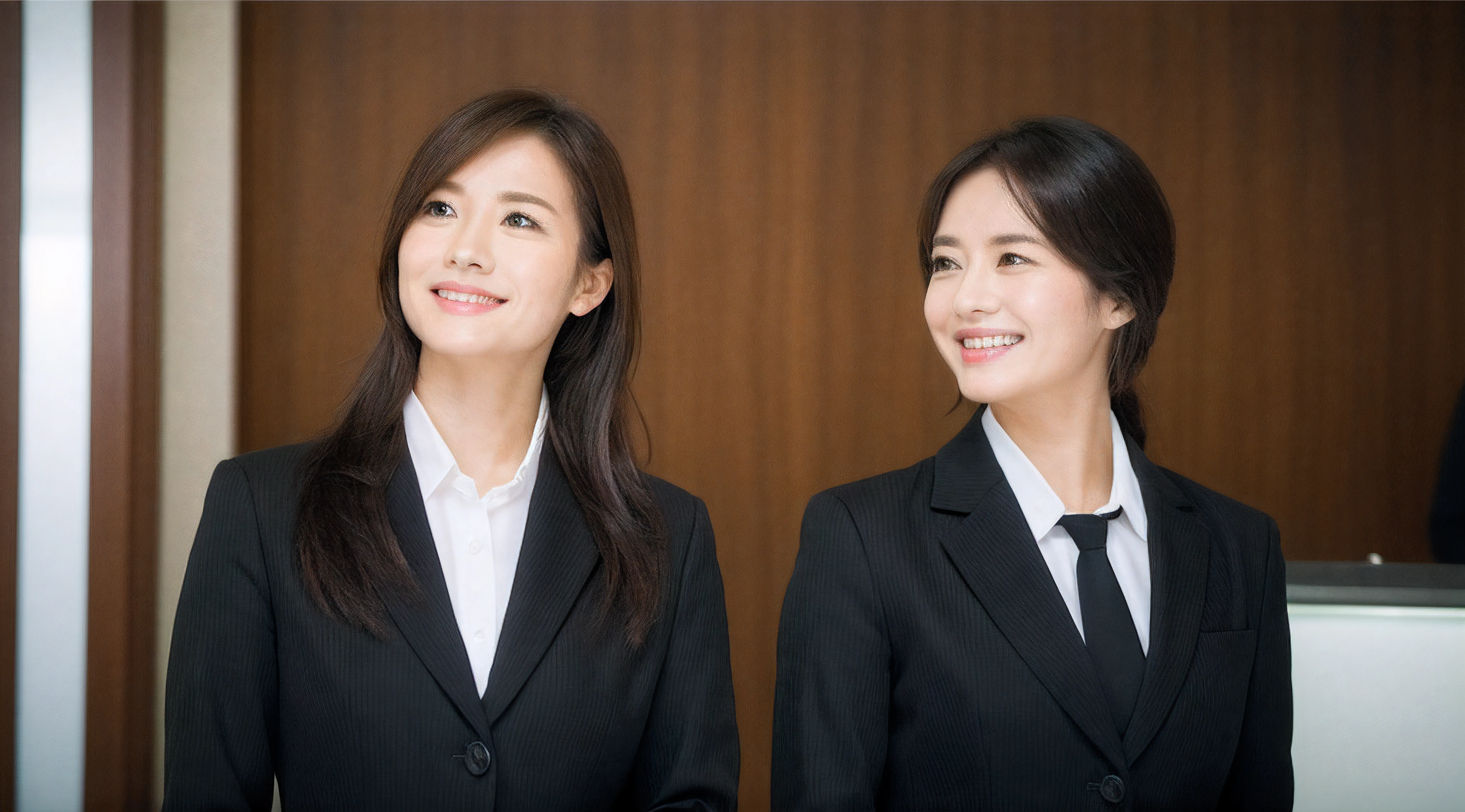 looking away、Hotel reception、face forcus、Female front desk staff,Black jacket、White button shirt、a picture、A detailed face、Detailed lips、A detailed eye、a smile