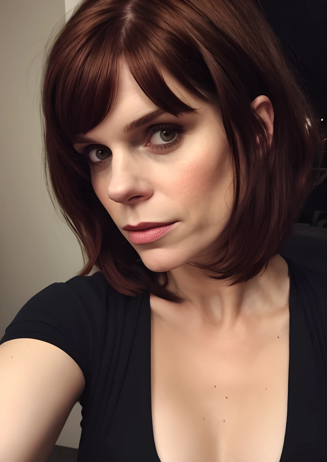 A selfie of older Kate Mara with Mia Wallace's hair, pas de maquillage, Taken with iPhone camera, avant de sortir le soir