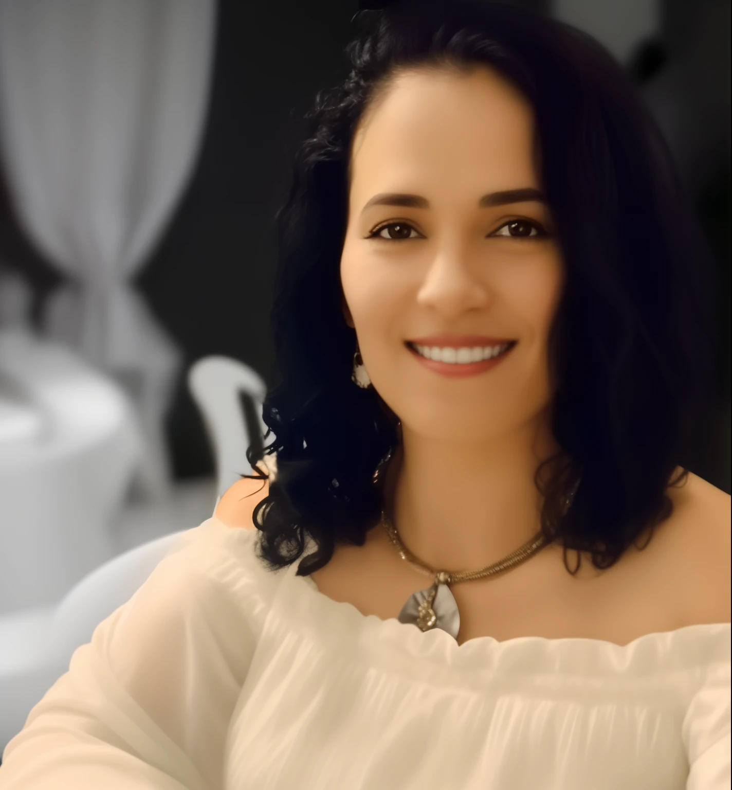 Smiling woman in white dress sitting at table, Nelci Teresinha Lucas, Nelci Teresinha Lucas, Nelci Teresinha Lucas, imagem de perfil, Nelci Teresinha Lucas, Directed by: Nelci Teresinha Lucas, Mulher de 50 anos, Foto de uma mulher, Adriana DXIM