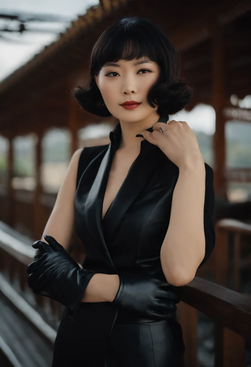 The shirt is also black、Wearing a black man's three-piece suit、Japan woman in black leather gloves