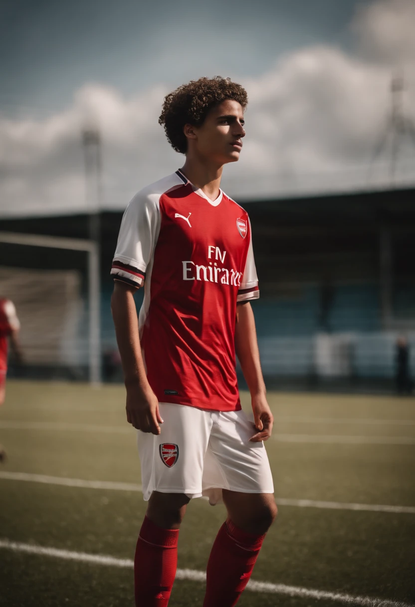 Homem Soccer Player in Arsenal de cabelo pintado de branco