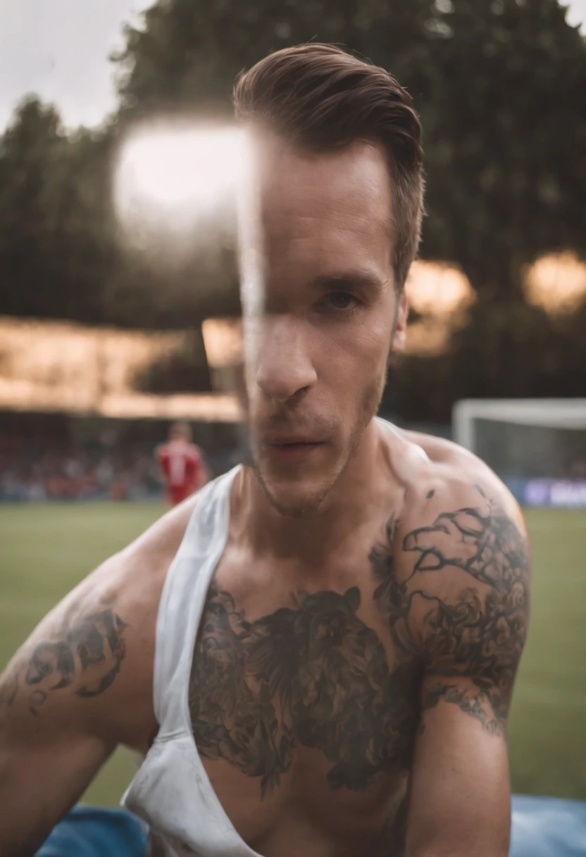 Homem jogador de futebol no Arsenal, tatuagens, rosto totalmente diferente, moicano, cavanhaque