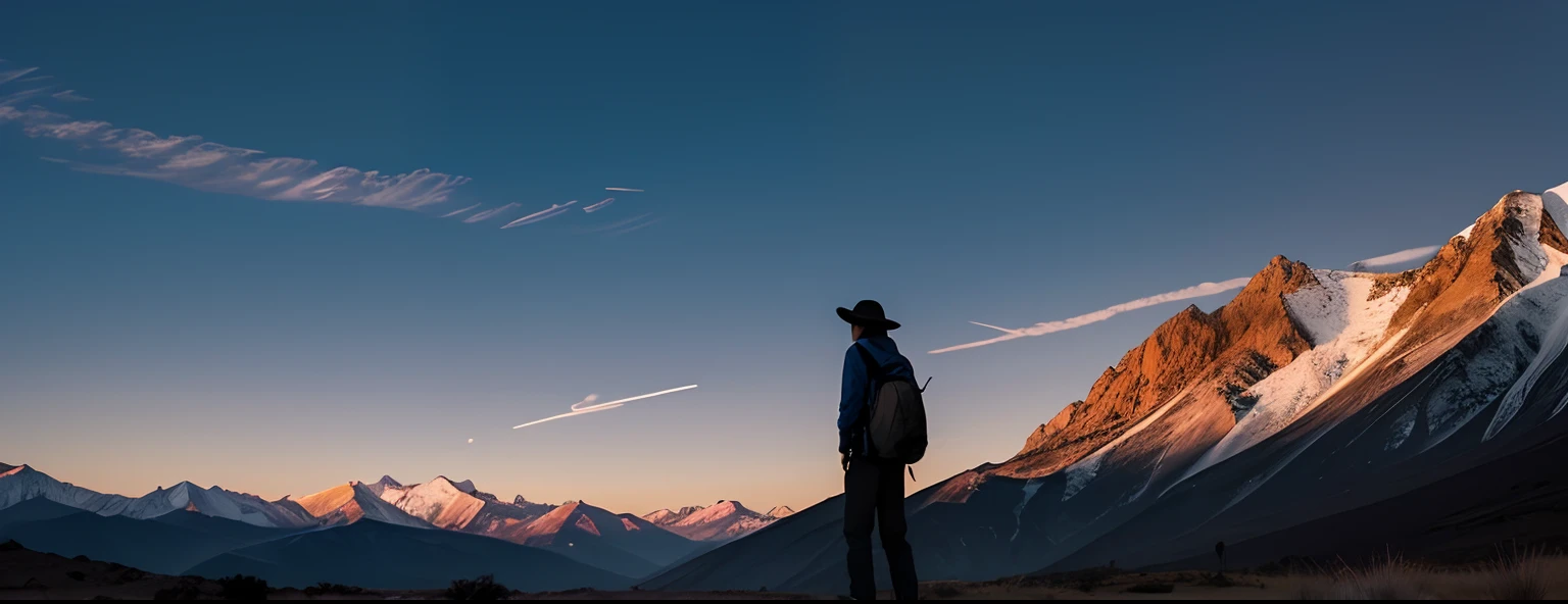 Paisaje expansivo a lo ancho, colores predominantes morado; azul oscuro y negro. Anochecer. Luna y sol. Un rayo de luz. Un camino. Pinos. Mountains. Hombre en medio del camino. Hombre con ropa desprolija