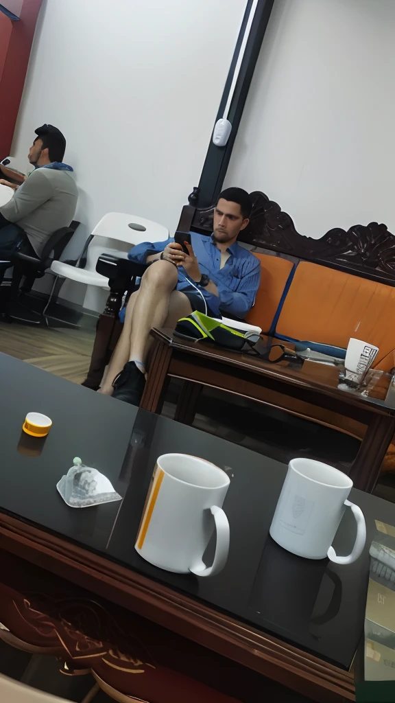 There are two men sitting on a sofa with cups of coffee on the table, looking at his phone, Sentado en una sala de espera, en la oficina, sentado en la oficina, sitting in a lounge, relaxing after a hard day, conseguir sus tacos y bebida), Sitting at the Parliament meeting, in a café, sentado en su escritorio, Sentado en la oficina del decano