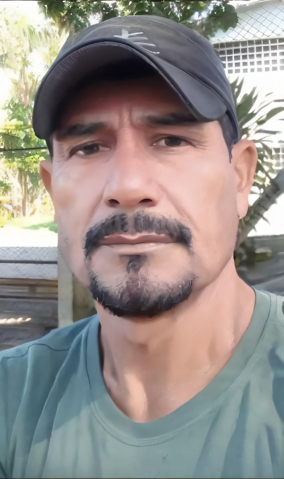 homem negro sem camisa, 60 anos
