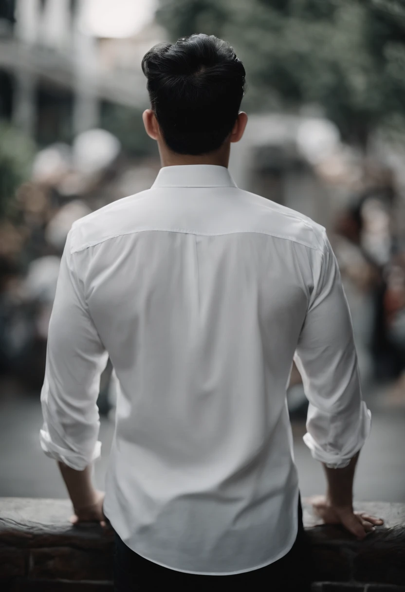 White shirt、Rear view