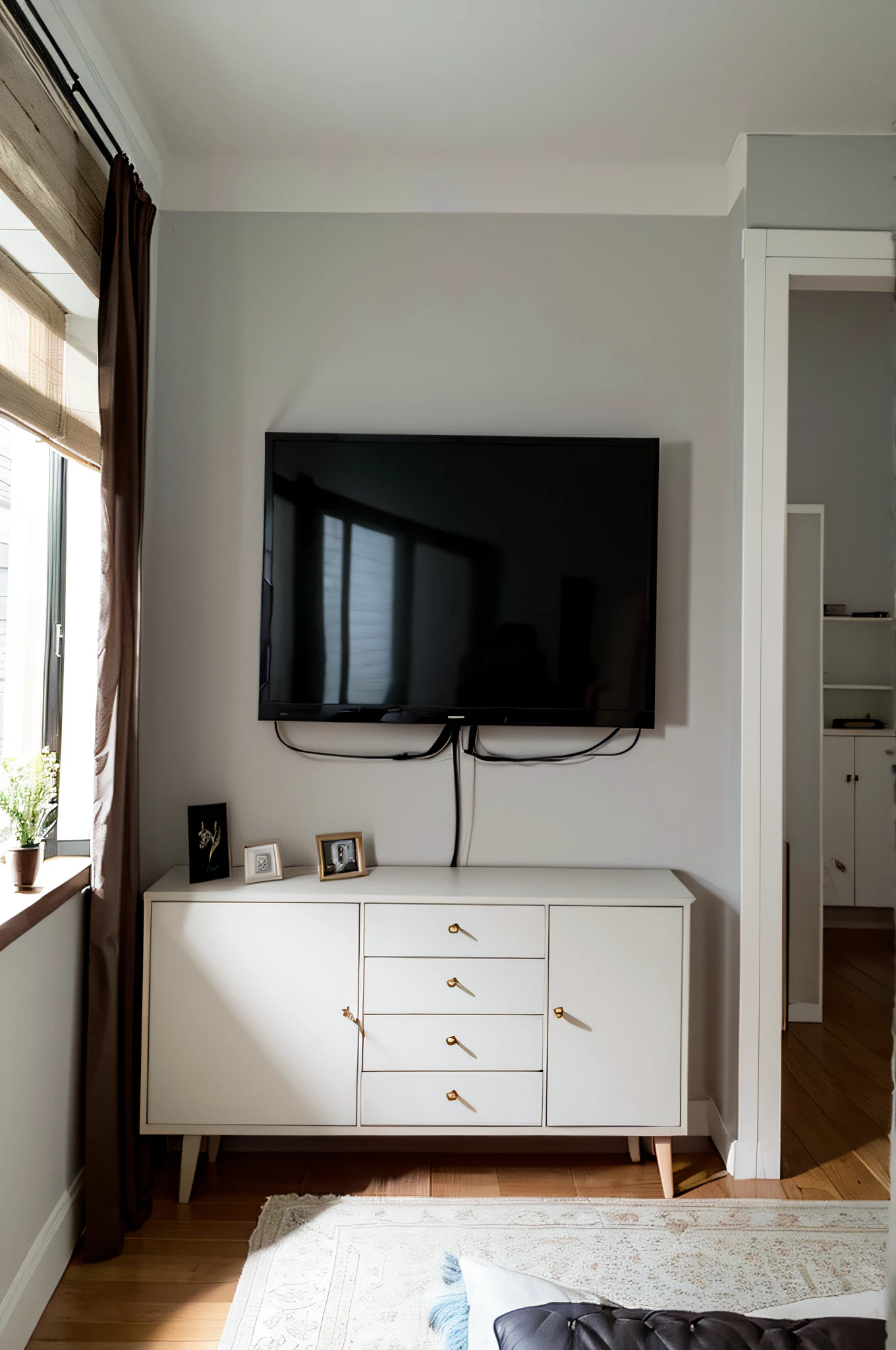 Quarto de soleiro, quarto moderno, parede frontal, cama de lado, parede cinza escura, quarto minimalista, photographic, hiperrealista, undecorated wall