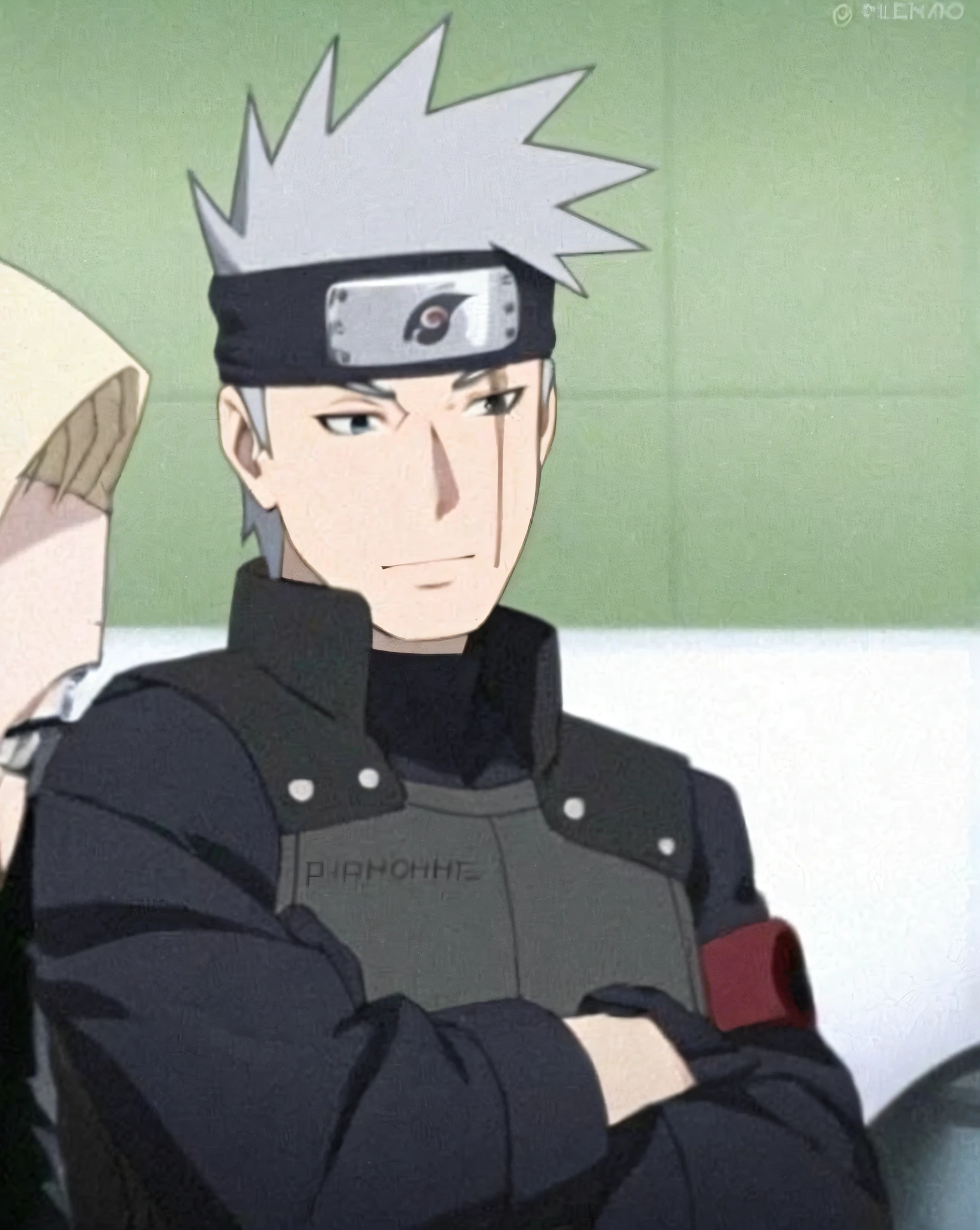 anime characters in uniform standing next to each other, ele tem cabelos grisalhos escuros, Kakashi hatake, como um personagem de anime, Kakashi, de naruto, Coringa se parece com Naruto, Coringa como Naruto, sorriso roguish, itatchi uchiha, em uniforme preto, Shinobi, Akira Akatsuki, dor de naruto, HD, alta qualidade, 4K
