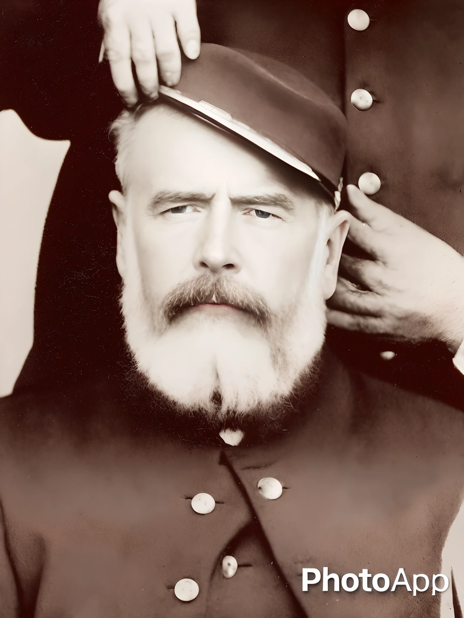 There's a man in uniform putting a hat on another man, barba branca curta, fotografia colorida, John Cantor Sargant, uma foto colorida, edouard caplain, ezio, foto colorida, Pablo Hurtado de Mendoza, Carlos Teodoro Frere, inspirado em Maxwell Bates, inspirado em John Brown Abercromby, Veterano condecorado da Guerra Civil, Vladimir Motsar
