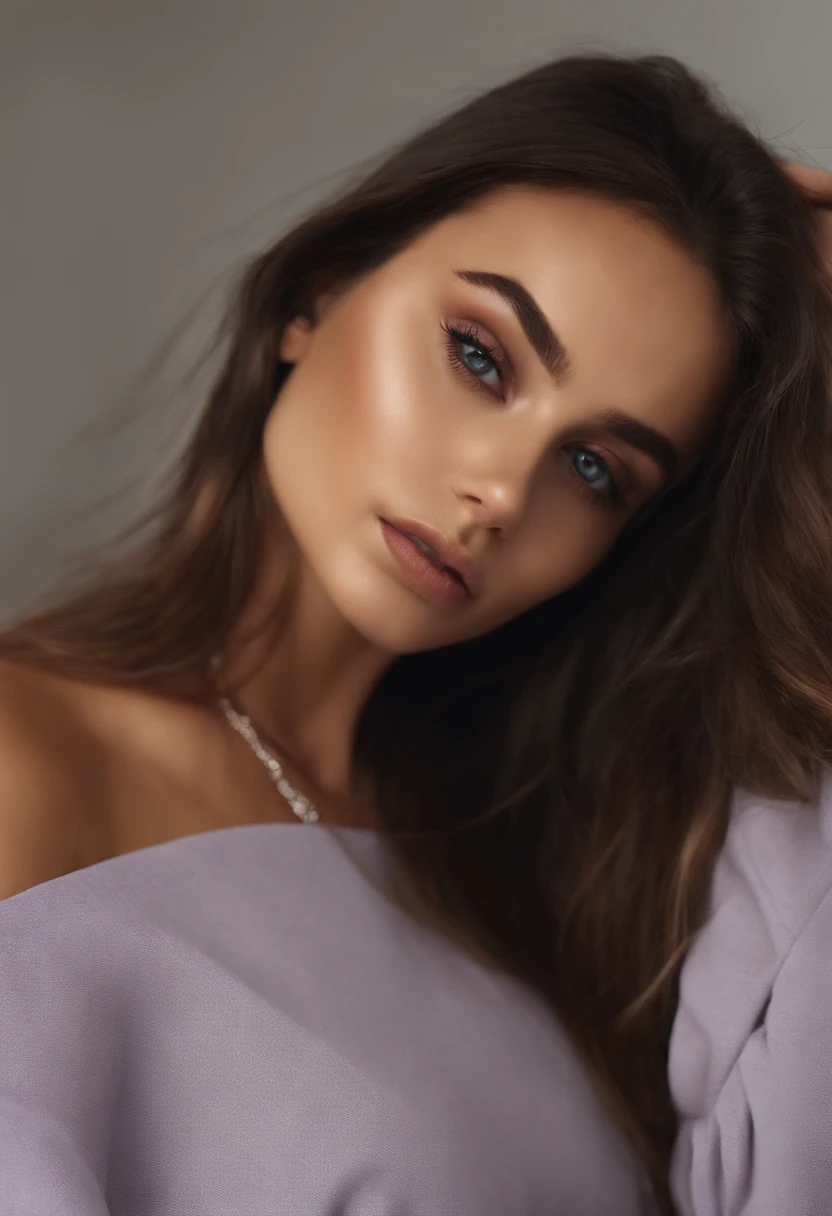 Femme arafed sans haut ni culotte, hispanic ,  fille sexy aux yeux bleus, Portrait Sophie Mudd, cheveux bruns et grands yeux, selfie of a young woman, Yeux de chambre, Violet Myers, sans maquillage, maquillage naturel, looking straight at camera, Visage avec Artgram, Maquillage subtil, Superbe photo du corps entier, clivage, au centre commercial