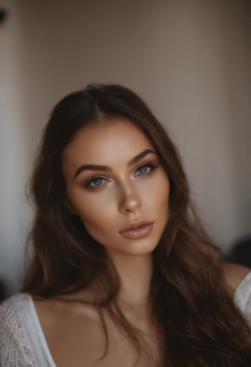 Arafed woman without clothes, Fille sexy aux yeux bruns, Portrait Sophie Mudd, cheveux bruns et grands yeux, selfie of a young woman, Yeux de chambre, Violet Myers, pas de maquillage, Maquillage naturel, Look directly into the camera, Visage avec Artgram, Maquillage subtil, Superbe photo du corps entier, Dans le salon, Escote , Nue , Corps entier ,