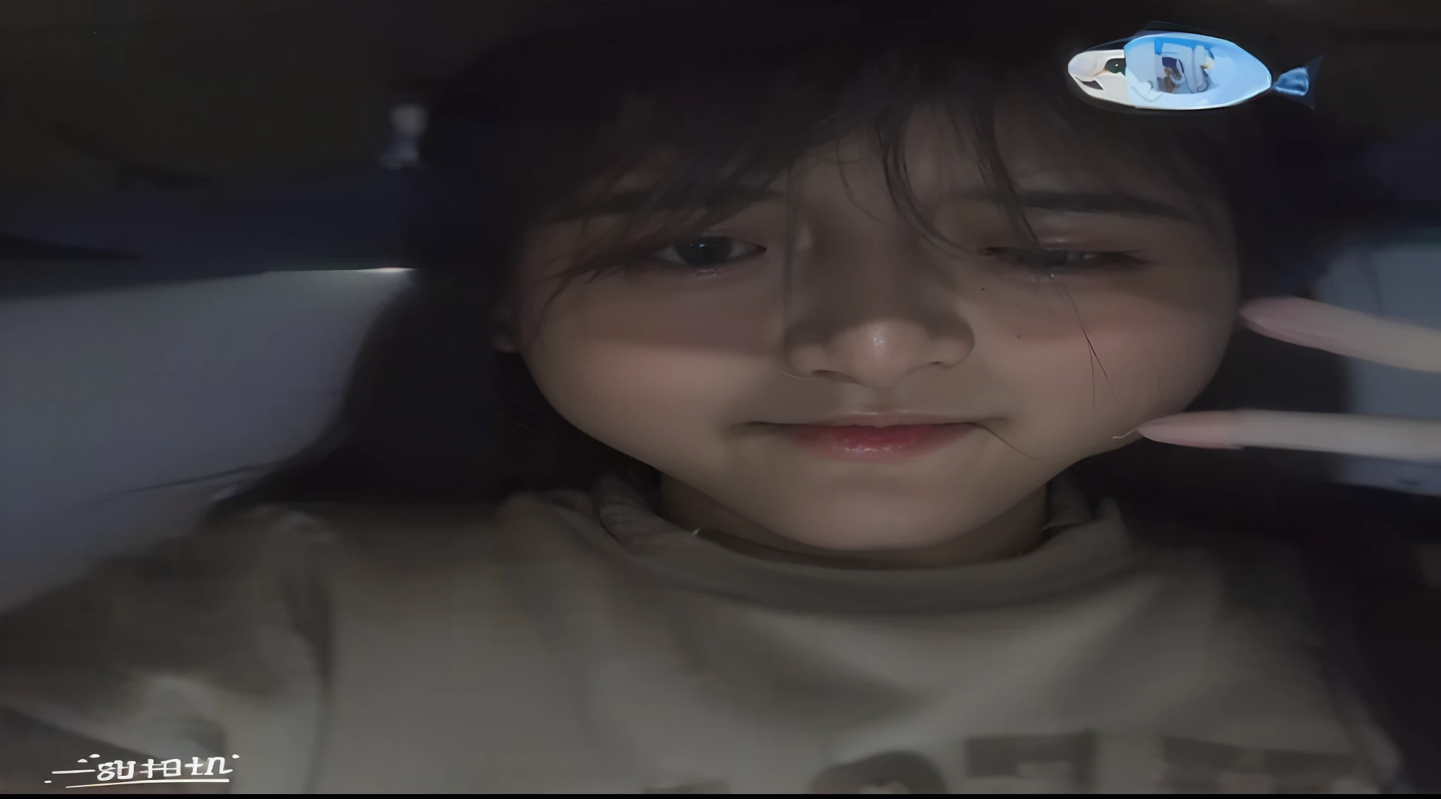 There was a girl holding her phone to her ear, Ruan cute vtuber, ulzzangs, wan adorable korean face, 8k selfie photograph, personal profile picture, lalisa manobal, She has a cute face, jaeyeon nam, ☁🌪🌙👩🏾, very very low quality picture, with glowing eyes
