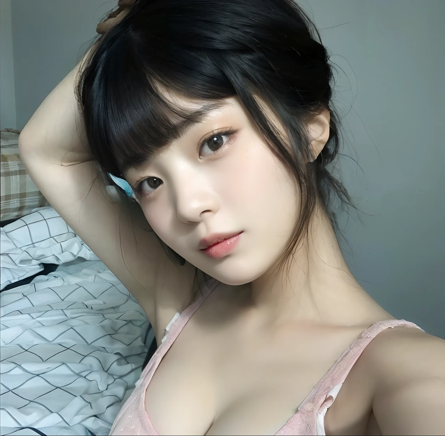 There is a woman who is posing for a photo on a bed, menina coreana, Mulher sul-coreana bonita, young adorable korean face, Ulzzang, korean face features, Beautiful Asian girl, young cute wan asian face, linda mulher coreana jovem, mulher coreana jovem bonita, Ela tem cabelo preto com franja, pale round face, menina bonito-fino-cara