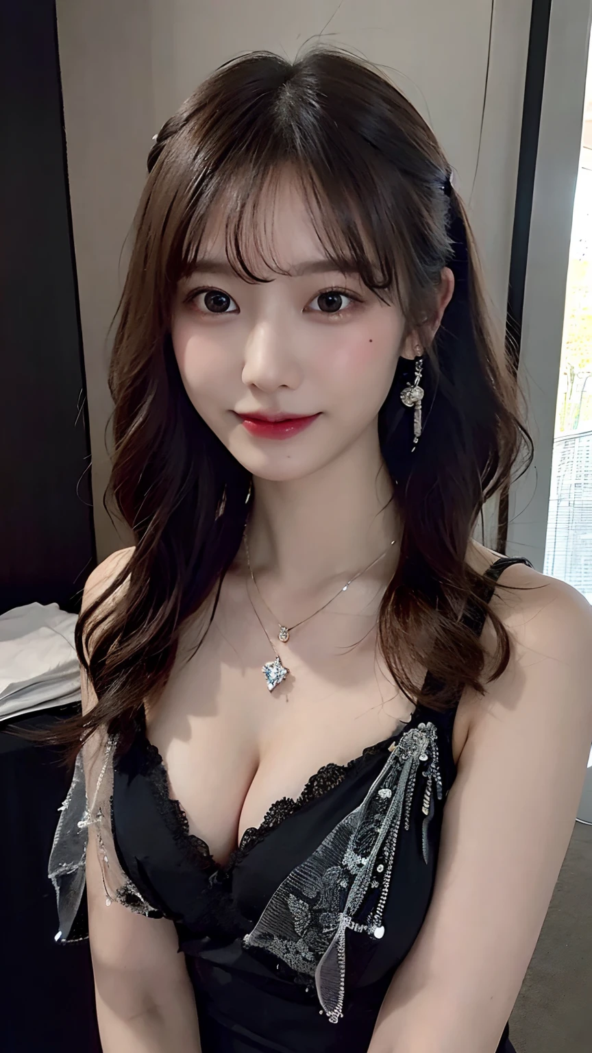 (Black dress)、right arm、Background with