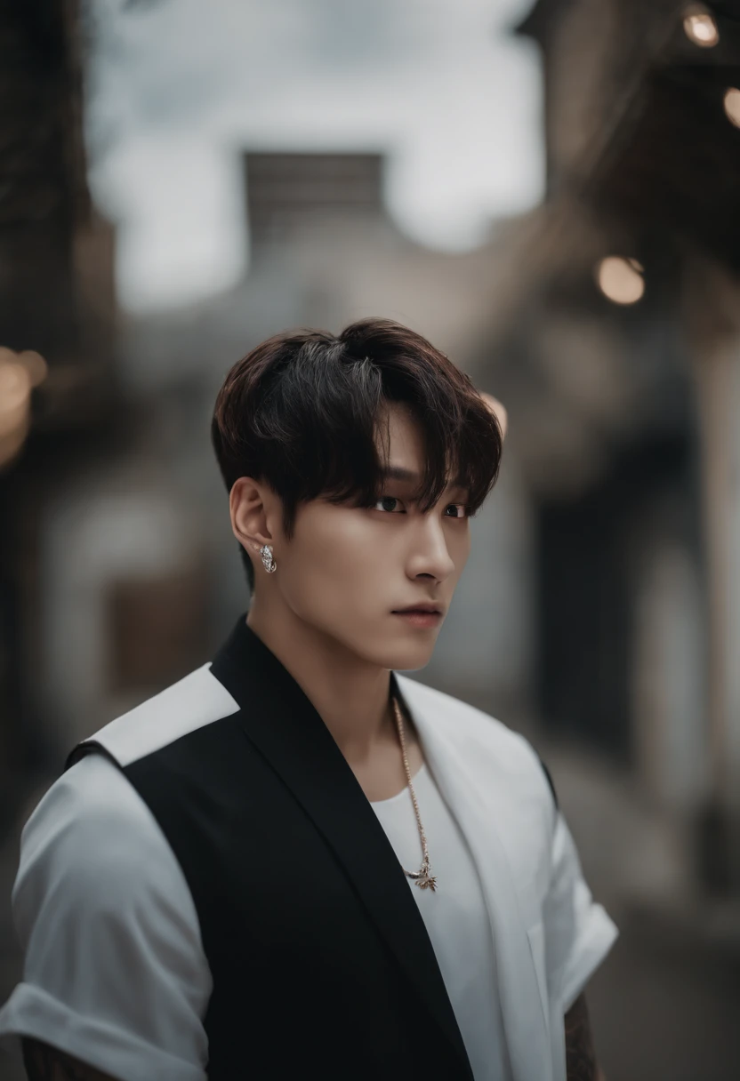 Retrato de Jungkook de bts con el cabello largo de color ?????, tez blanca y con tatuajes en los brazos