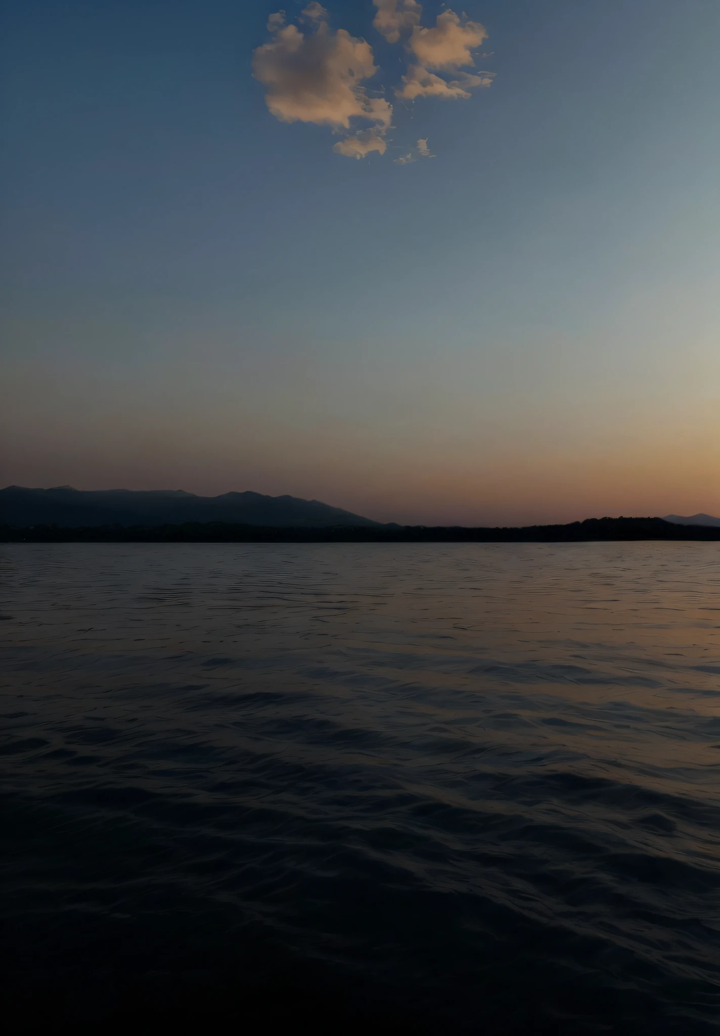 the setting sun、early evening、、lakeside、wave、evening light、blues、Clear cloudless sky