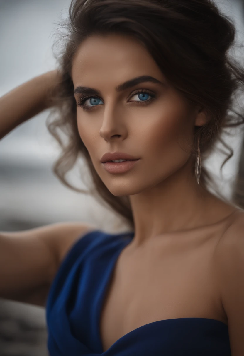 jeune femme italienne en debardeur, couleur unie. yeux bleu et la peau bronzer
