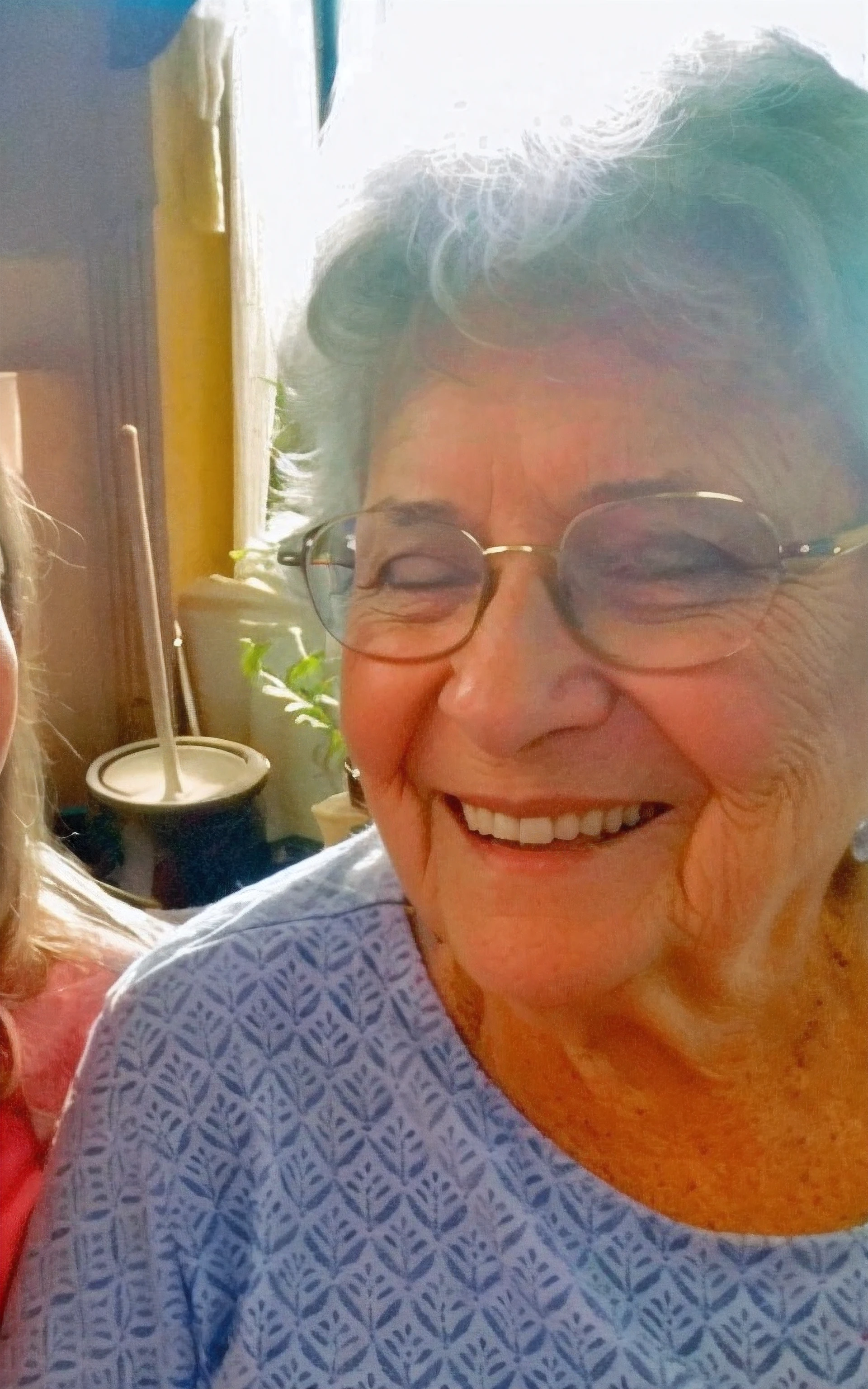 there is a woman and a that are smiling, Dolores Abernathy, ela tem cerca de 7 0 anos, Directed by: Dorothy Bradford, taken in the early 2020s, Directed by: Elsie Few, Fotografia tirada em 2 0 2 0, Directed by: Carol Sutton, Directed by: Betty Churcher, Nettie Wakefield, Ana Longa, Directed by: Gwen Barnard