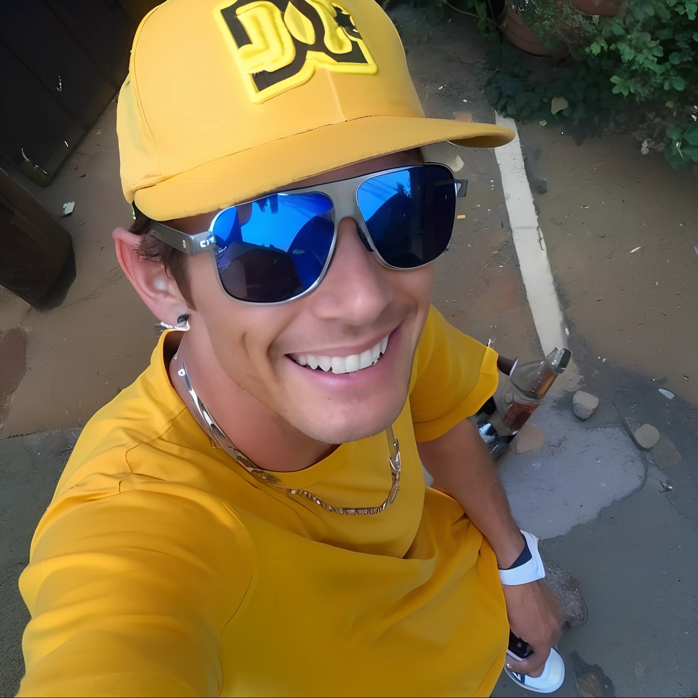 Smiling man in yellow shirt and sunglasses taking selfie with mobile phone, Jensen Ackles, 30 anos