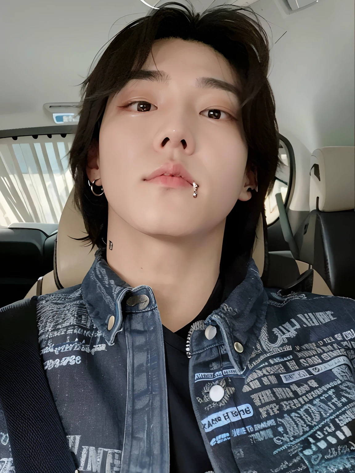 There's a man in a denim jacket sitting in a car, Cai Xukun, Hyung Tae, TaeJune Kim, Jinyoung Canela, taken in the early 2020s, Steven Jung, Hong June Hyung, Araki, XQC, foto de perfil, Kim Doyoung, Jungkook, Seseon Yoon, Hyung Tae Kim, androgynous face