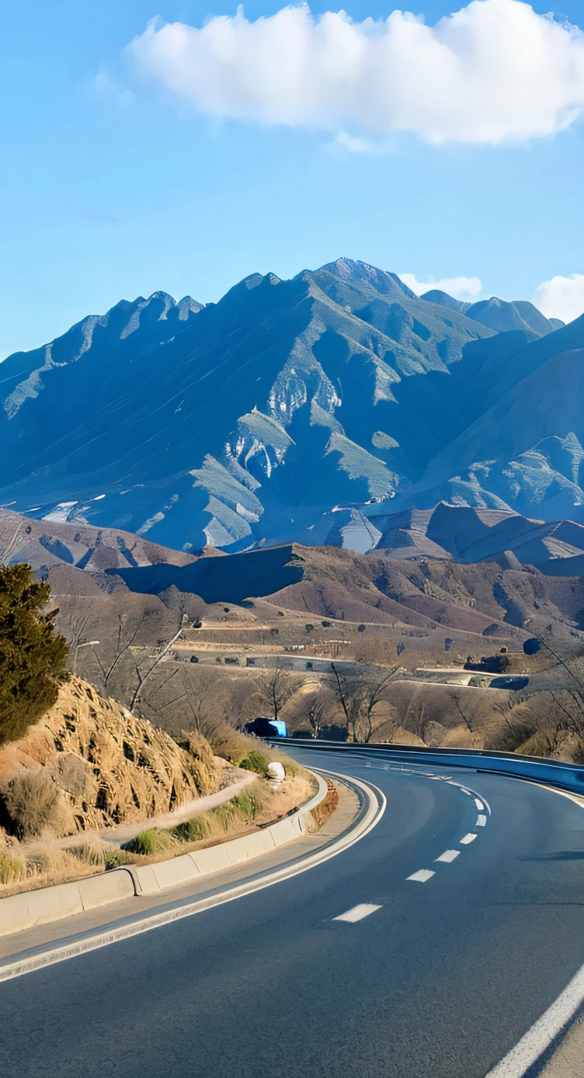 Warm winter，Blue skies and few clouds，and the sun was shining brightly，Winding roads，NOhumans