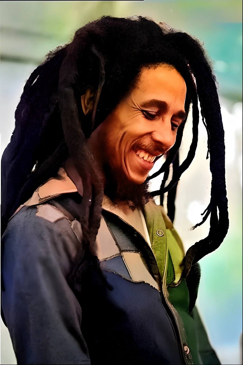 Smiling man with dreadlocks on his head and a mobile phone, Bob Marley, Rastafari, Rasta, arte raggae, sorriso manhoso, muito ligeiramente sorridente, sorrindo timidamente, pavors, sorriso insano, Jamaica, com um lindo sorriso, Too many headscars, he's smiling, Feliz!!!, sorrindo levemente, smug smirk, pavor