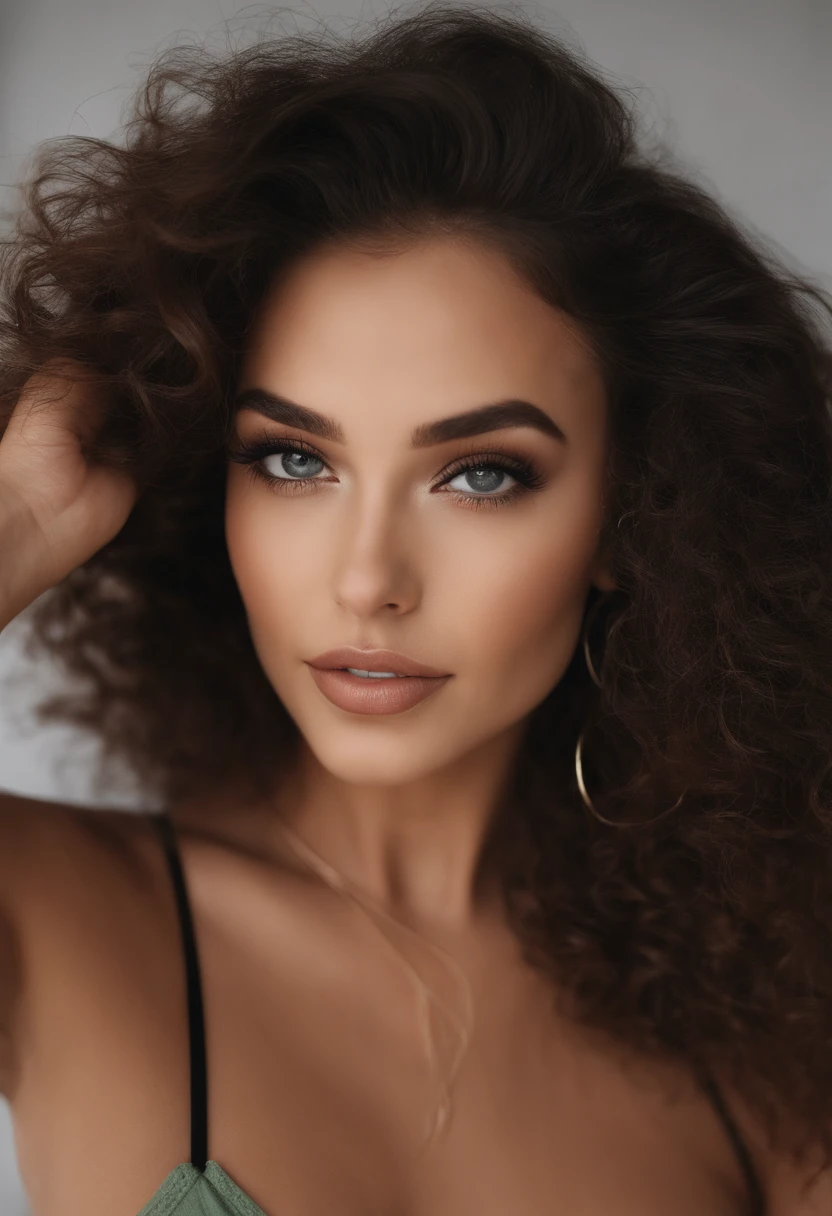 Arafed Mulher com uma regata branca e colar, Menina sexy com olhos verdes, Retrato Sophie Mudd, cabelos castanhos e olhos grandes, Selfie de uma jovem mulher, Olhos do quarto, Violeta Myers, sem maquiagem, Maquiagem natural, staring directly at camera, Rosto com Artgram, Maquiagem sutil, Foto deslumbrante de corpo inteiro, olhos verdes penetrantes, beautiful angle, Pose atraente, menina bonito, Pose sexy, Imagem de corpo inteiro, corpo inteiro, Tiro de corpo inteiro, Deusa marrom, High detail, Pose satisfeita, com saia cinza e botas, saia, Botas