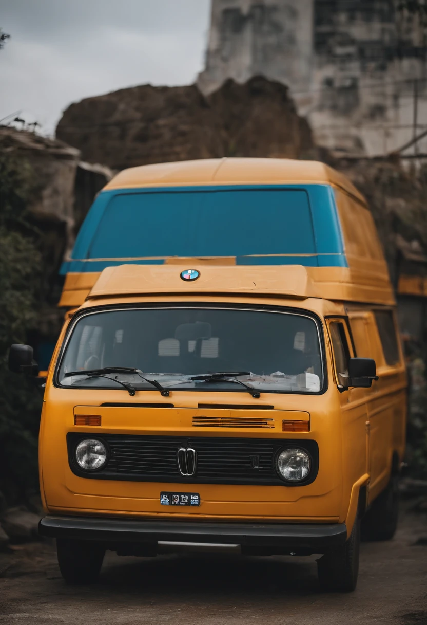 Van painted with the BMW logo，Realiy，tattered，Domestic，Wuling Hongguang
