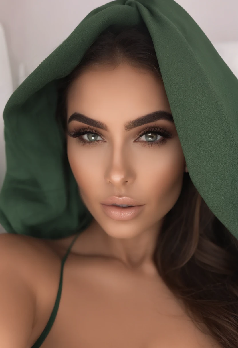 Mulher alafed com seios grandes, com olhos verdes, Retrato Sophie Mudd, cabelos castanhos e olhos grandes, selfie de uma jovem mulher, Olhos do quarto, Violeta Myers, sem maquiagem, maquiagem natural, Looking directly at the camera, Rosto com ArtGram, maquiagem sutil, Fotografias deslumbrantes de corpo inteiro, Olhos verdes perfurados, beautiful angle, menina bonito de corpo inteiro, corpo inteiro, corpo inteiro fotografado, Deusa morena, alto detalhamento, pose sexy, Transparent bikini