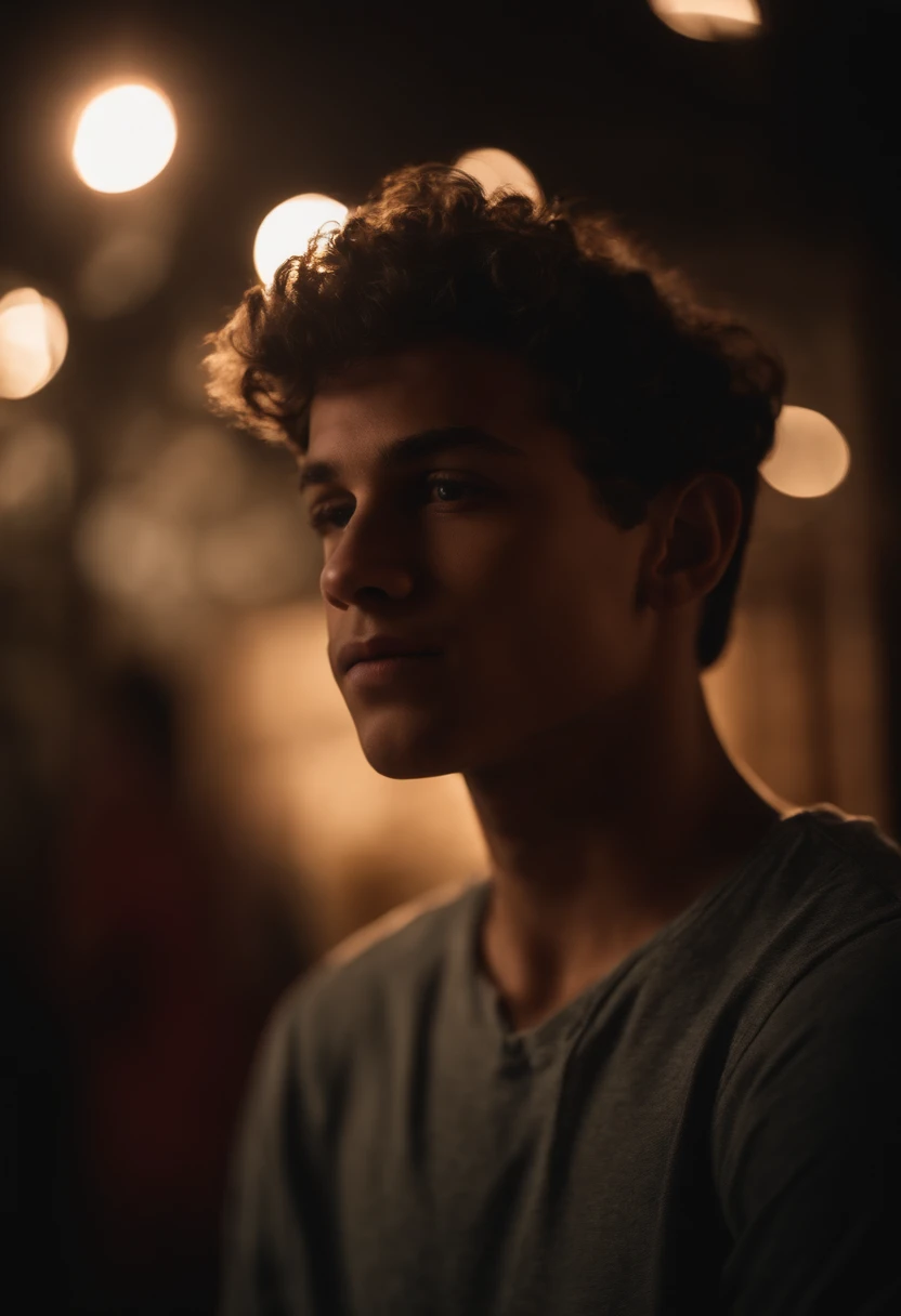 homem magro adolescente olhando para o sol