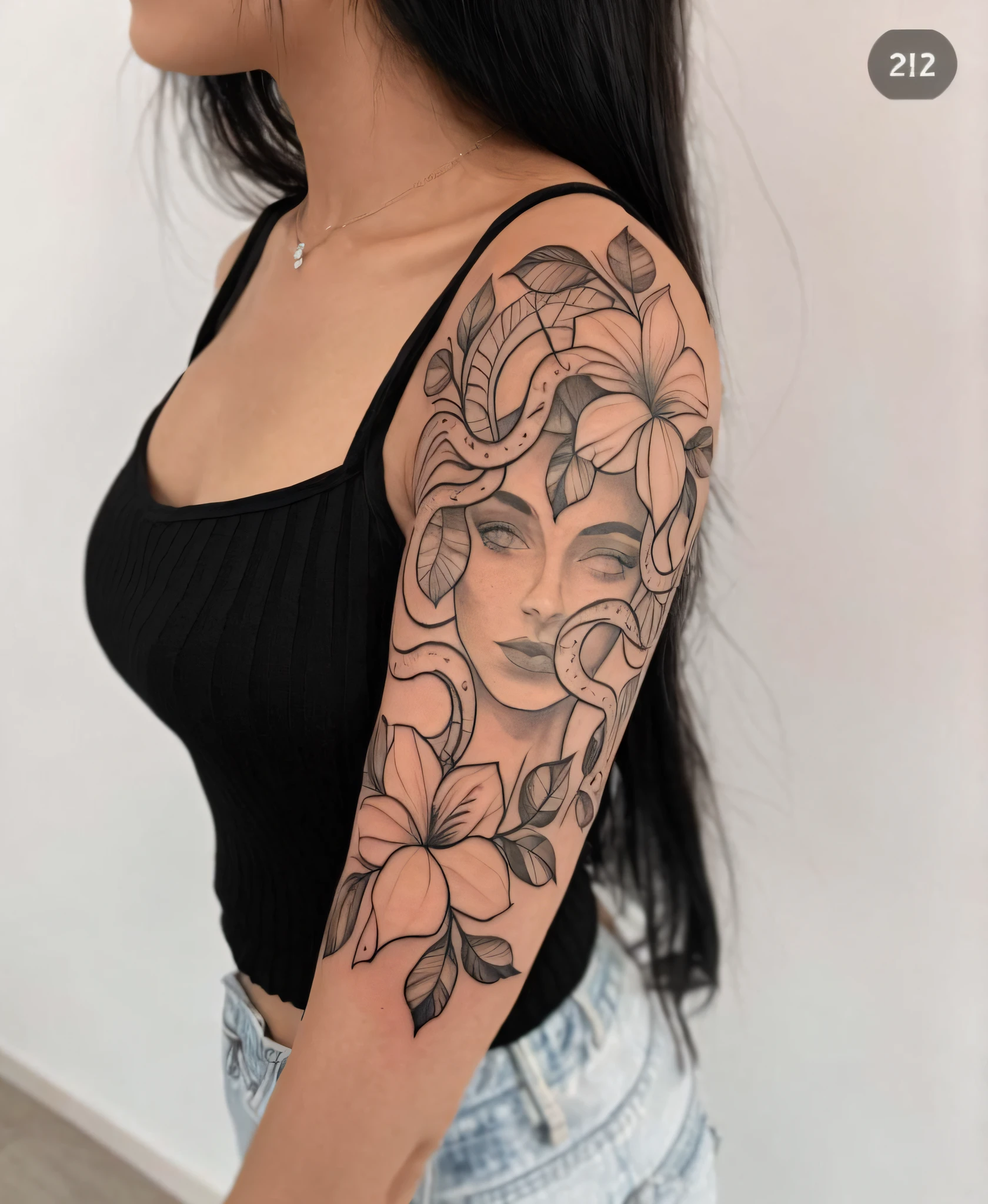 A woman with a tattoo on her arm and a black top, tattoo sleeve on her right arm, linha forte, corpo e rosto bonitos e detalhados, mulher detalhada, linha de trabalho detalhada, estilo de tatuagem preto e cinza, Rosto e corpo detalhados, linha fina, linha pesada, Trabalhos de linha, trabalho em linha, Directed by: Emerson Silva, linha expressiva, arm tattoo, contorno de tinta medusa